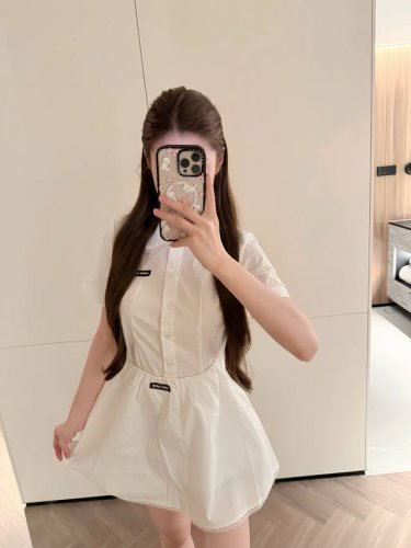 miumi*订制蕾丝花边短袖衬衣短裙套装～～减龄一套Sml