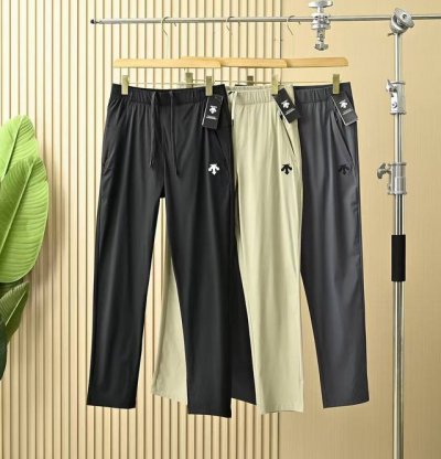 上新 Descente 迪桑特夏季新款男士商务休闲轻薄 弹力纯色运动速干长裤！ 颜色： 黑色 灰色 卡其 尺码:L-4Xl 这款迪桑特裤非常经典耐看的一个款式，