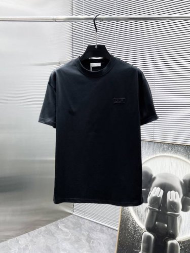 迪奥 Dior 2025Ss新款 半袖 体恤 短袖 圆领T恤，高端版本！专柜定制面料 透气舒适度高，细节无可挑剔，品牌元素设计理念，体现高品质。手感细腻柔软！呈