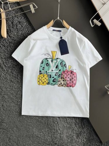 Louis Vuitton Lv 路易威登 2025最新款短袖T恤，绝对的顶级爆款，原版一比一面料，胸前Logo更显得不凡跟高档，大气，简约，基础，耐看，但又独