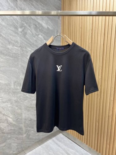 Lv 路易威登 2025春夏新品 三标齐全 圆领丝光棉短袖T恤 好货不用过多介绍 看细节 专柜码数：M-Xxxl 175 140建议L