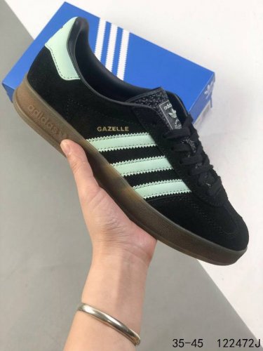 真标带半码 阿迪达斯Adidas Gazelle Indoor 三叶草休闲防滑耐磨低帮板鞋 鞋头出色设计 塑就出众贴合感 稳固的后跟贴合足部曲线设计 软弹舒适
