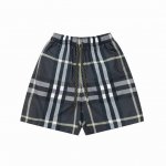 burberry Ss春夏新款 Bbr 格纹弹力抽绳短裤，内里网布里衬，定位对格剪裁，休闲宽松版型， 颜色：灰色、卡其色、绿色 尺码Xs、S、M、L