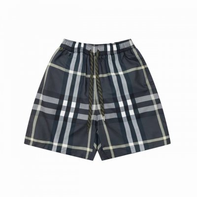 burberry Ss春夏新款 Bbr 格纹弹力抽绳短裤，内里网布里衬，定位对格剪裁，休闲宽松版型， 颜色：灰色、卡其色、绿色 尺码Xs、S、M、L