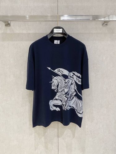 burberry 巴宝莉 战马系列 2025春夏新款首发专柜最新款短袖圆领T恤 高端订制 设计前卫时尚！品牌Logo重工艺设计 高端定制面料.手感柔软.穿着舒适