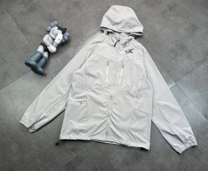 潮牌Arcteryx 始祖鸟夏季新款轻薄男女同款皮肤衣 防晒衣 面料：主要成份为鸟家专用防晒衣科技面料，防晒面料配比让衣服更加柔软，亲肤。较高科技性让衣服不易变