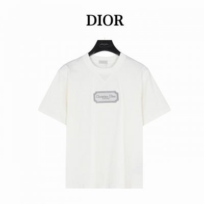 dior 迪奥 刺绣银标Logo短袖 夏季渠道限定新款 简约又不失风格的复古品牌标识，夏日炸街酷毙了 情侣气质款，两色推荐入手。采用定制面料。添加杜邦公司Sor