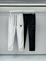 合照细节 Prada 普拉达 春夏爆款来袭！纯色休闲裤，特供面料. 公务员 上班族 广谱人群均可.全套最新款吊牌 延用Milano经典主唛！原汁原味的意大利制造