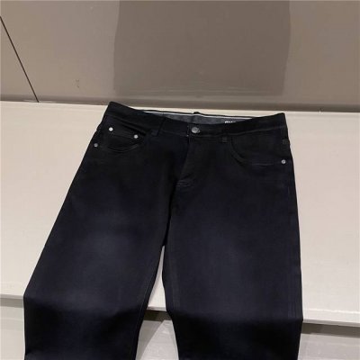 Miumiu2025春夏新款 刺绣字母牛仔裤 采用牛仔布的天花板丹宁牛仔 牛仔布料全部选用经过多道工序洗水 做旧处理 后口袋采用红色刺绣字母搭配 优质的客供高品