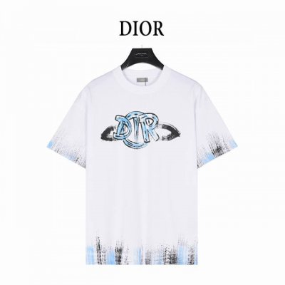 dior 迪奥 25Ss 灵感经典涂鸦字母印花短袖T恤 280克双纱面料，手感超级柔软舒适，结合休闲风范与现代风格。 采用 %棉精心制作，此款前后幅的工艺采用了