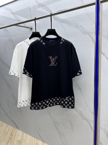 LV*路易威登 2025Fw春夏新品圆领打底外穿T恤，立体感Logo微廓形半袖纯棉打底，手感面糯有骨感，柔而有韧性。工艺处理，韧性和抗皱性能得到大幅度提高。微廓