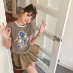 上衣 夏季撞色刺绣花朵短袖T恤 精致蓝白刺绣花朵绽放在简约版型上，领口与袖口细腻白边法式浪漫，柔软棉质带来夏日清爽触感 Smlxl