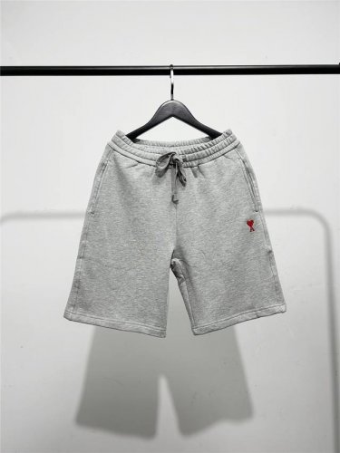 高版本，质量很好！内里包边包条！ Ami经典小标刺绣短裤！ Ami艾米夏季新款爱心小标刺绣Logo休闲短裤高版本，质量很好！最大可以穿到180多斤！ 腰头包边包