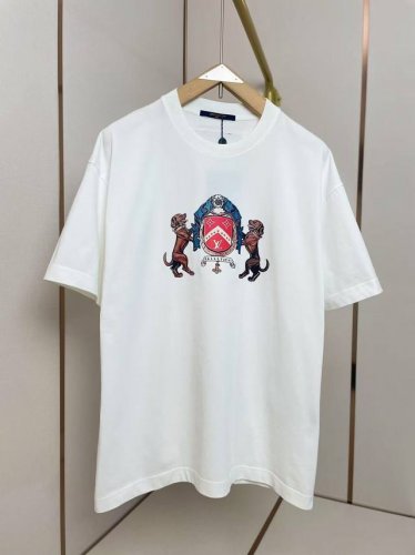 lv2025春夏系列罗威纳犬标识T恤 Lv又一爱狗人士必入款 肩部通肩压条 280克纯棉面料舒适透气 白色 男女同款 码数S-Xxl