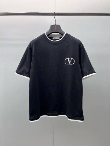 华伦春夏假两件新款短袖T恤，面料采用优质面料，平整硬挺有型，假两件设计撞色拼接穿出层次感，Logo点缀于胸前后背，设计超高街风，超级好看百搭！男女同款 码数:S