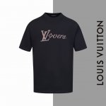 款号#Z11 Lv彩色字母刺绣圆领短袖 Louisvuitton官网一致款式 面料：32支双纱280克纯棉面料 同缸同色织染螺纹 颜色一致 工艺：前片彩色精品饱