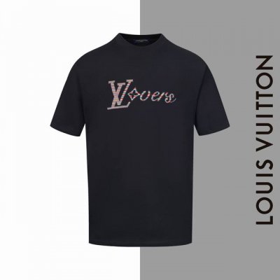 款号#Z11 Lv彩色字母刺绣圆领短袖 Louisvuitton官网一致款式 面料：32支双纱280克纯棉面料 同缸同色织染螺纹 颜色一致 工艺：前片彩色精品饱