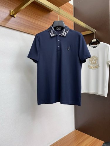 巴宝莉 2025新款男士翻领polot恤衫短袖 进口面料呈现。轻盈柔软的面料经过成衣染色，营造出优雅纹理，原版定制 进口纱线色染 定制罗纹领口 定制罗纹 经典让