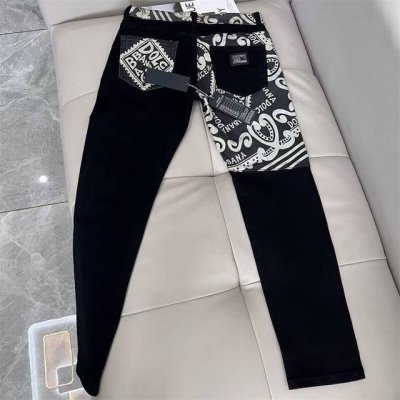 oc-712 Dg杜嘉班娜印花Logo春夏新品薄款牛仔裤 专柜主推黑牛仔裤奢华感十足皮标Dg五金 爆款 帅气高端轻奢经典修身小直筒版型裁剪设计男士板型十足腔调.