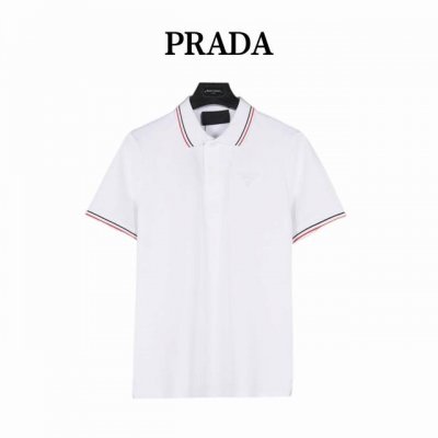 prada 普拉达 25Ss撞色条纹胸前刺绣Logo短袖polo衫 官网同步 原版品质欢迎对比 这款珠地布短袖polo衫结合经典线条和细节设计 采用撞色条纹点缀