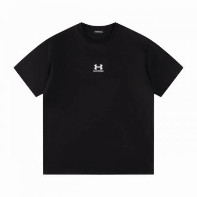 款号T07 巴黎世家 短袖T恤 男女同款 -采用原版280G100%纯棉面料 柔软舒适 螺纹同缸定染零色差 独家品质区别通货 欢迎对比 -颜色： 橙色 黑色 -