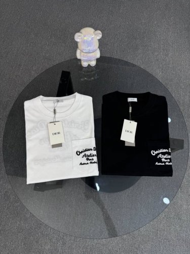 顶级版本 区别通货 25Ss 迪奥 夏季新款 重磅推出双纱纯棉面料短袖 春夏走秀款 个性独家款式 男女同款 采用进口定制定染面料 后领锁链底全包肩 过水不变形不