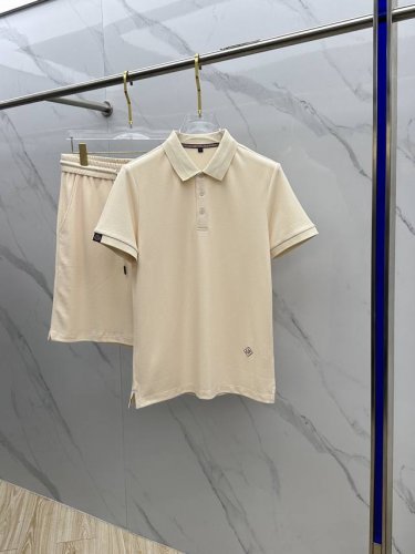 l P2540春夏新款男士翻领Polo衫短袖T恤短裤套装 柜台同步发售 简洁时尚百搭 高端品质 Logo巧妙设计 袖口螺纹收边 定制进口双股丝光珠地棉面料 穿着