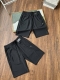 供 露露夏季男士速干短裤基础百搭款 是夏日必备单品 兼具良好的吸湿排汗性与高弹性 让你时刻保持干爽舒适 简约经典的设计 颜色黑色基础色 轻松搭配各种上衣 精致的