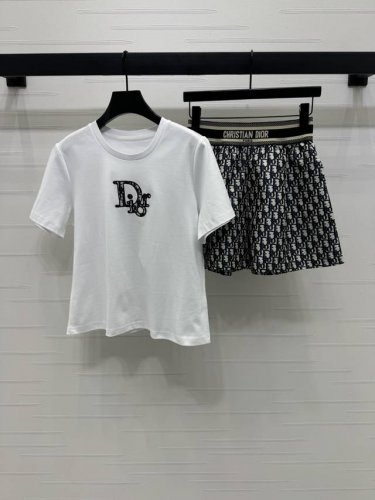 上新原单高端品质 Dio* 2025春夏新款系列 刺绣上衣提花短裤套装 定制斜纹全棉提花材质 常规短袖上衣 弹力舒适 透气好穿 凸显品牌格调 面料柔软带有弹力