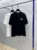 p180 Fendi·芬迪 2025Fw春夏新品圆领打底外穿T恤，立体感Logo常规半袖纯棉打底T恤，棉，手感面糯有骨感，柔而有韧性。工艺处理，韧性和抗皱性能得