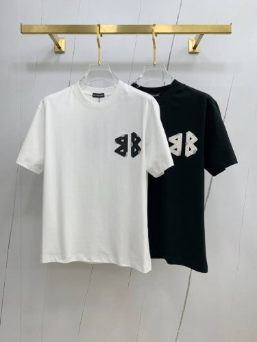 ss巴黎世家纯棉最新面料经典标识图案Logo时尚简约潮流短袖，最顶级的品质专柜原单短袖，顶级制作工艺进口面料，专柜款独特设计，采用进口高端订制面料。官网在售！面
