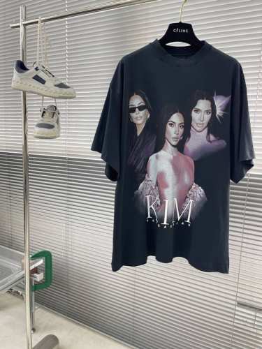 balenciag 25Ss卡戴珊人像Tee 订染200G面料起订量9卷布 版型不改一丝一毫 用量极高 区别市场错误颜色看图打版先行版本 所有出品均有原版购入开