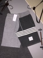 Thom Browne 2025Ss新款针织短裤，定制面料采用威化布织法，提花针织工艺，版型紧致立体，4杠拼接，定制裤绳五金质感强，顺滑，上身舒适透气，凹凸有型