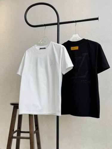 款号Xb66 lv路易威登胸口小标后背大Logo字母刺绣圆领短袖 黑白双色 情侣同款 全套包装 三标齐全 区别市场通货 随意对比 纯棉280克高克重32支双纱