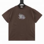 Burberry 巴宝莉 25Ss 战马发泡印花短袖 平织棉 T 恤衫，装饰品牌徽标印花， 融入交织手绘佩斯利图案， 马术骑士徽章融入其中，高克重 瓷实的质感，