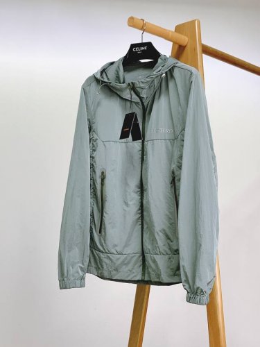arcteryx 始祖鸟 2025Ss春夏新品 情侣款冰凉体感防晒衣！高端科技面料 户外通勤的良好选择，轻薄便捷！ 针对跑步运动设计,四面弹透气面料提供运动，舒