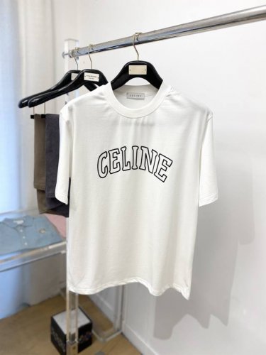 Celine 赛琳、2025最新款短袖T恤，帅气时尚，胸前顶级印胶字母Logo，简约百搭款。面料棉 不仅挺括，保持潮流的廓形，又穿着舒适，纱织更细腻，码数S-X