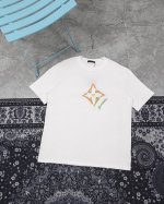 款F38 Lv lv路易威登老花烫钻渐变短袖T恤 采用280G面料定制辅料完成 t恤为胸前融入明丽 3Dmonogram 花卉 再以手写体路易威登标识点明品牌身