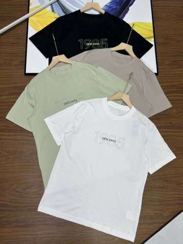 新款 Descente迪桑特立体感硅胶Logo标志！短袖T恤夏季运动休闲透气T恤 男款圆领短袖衫男 Logo标志短袖 纯棉T恤短袖上衣透气户外运动登山徒步通勤男