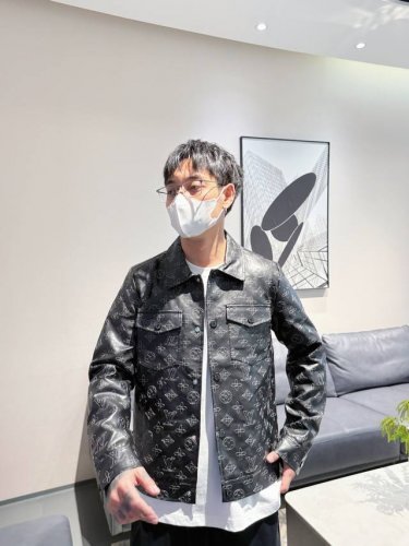 LV 顶级版本！2025早春新款夹克外套 原版1:1订制五金配件全进口原版定制 欢迎专柜对比 超柔软 超级重工 面料做工杠杠的版型完美 注意面料超舒服 独家款