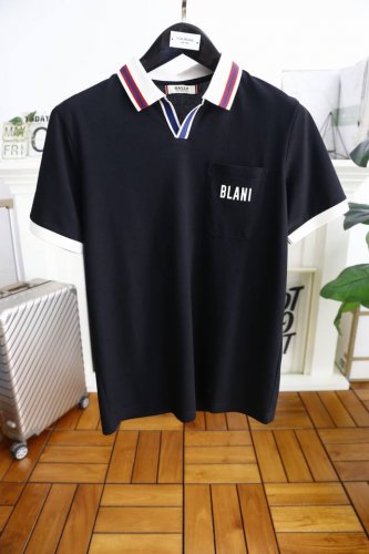巴利. 25夏季新品男士翻领Polo衫时尚精致领口设计！高级定制百搭款式 任何人都可以轻松驾驭 采用高档定制朱迪面料！奢华经典品牌定制Logo设计，非常显档次懂