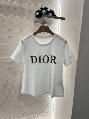 Dio*2025新品上架 刺绣上衣提花短裤套装 定制Yb斜纹全棉提花材质 常规短袖上衣 弹力舒适 透气好穿 凸显品牌格调 面料柔软带有弹力 呈现显瘦视觉效果 胸