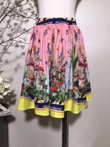 dolce&Gabba*杜嘉班纳新品 。粉色底蘑菇兔子花朵花丛印花高腰迷你短裙百褶半身裙。Smlxl