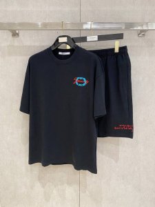 25Ss Givenchy 纪梵希 重磅圆领短袖T恤短裤套装 选用330克双纱平织棉面料打造 重工刺绣工艺 男女同款 码数 S-Xl 颜色 黑色 白色 深宝蓝