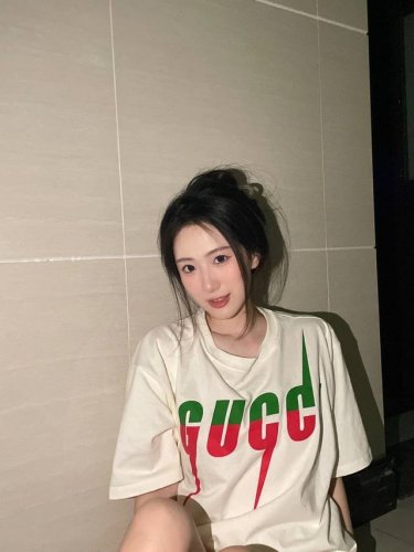 Gucci 24Ss 最新款闪电刀锋短袖T恤 高品质出货！ 原版面料 官方同款！ 叠穿打底就很有博主范儿了 低调有品位 原版面料 240G高克重 双纱100%精