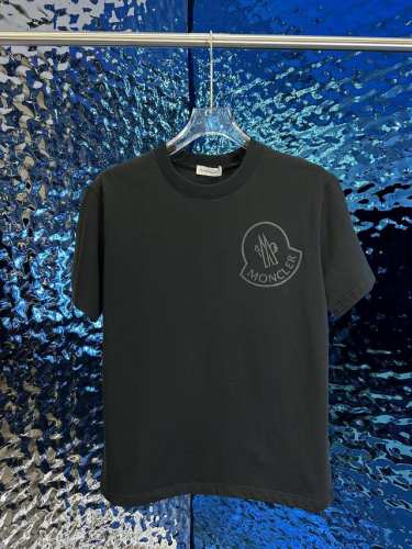moncler 蒙口 新款男士圆领短袖 情侣T恤 春夏新品 高品质 时尚百搭潮款 定制进口面料 穿着舒适 透气 时尚不失个性 上身休闲随性 帅气有型 彰显大牌气