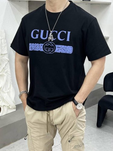 主推 Gucci 独家专供秋季新款古驰时尚休闲圆领短袖，高密度320克纯棉面料，高级密针刺绣、高端欧版原单T恤，潮流时尚休闲半袖 透气舒适度高，细节无可挑剔，品