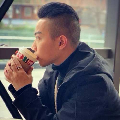 Bvlgari宝格丽慈善小红人陶瓷戒指 小红书爆款 情侣必备 正版开模 1:1复刻还原 充正代购版本 看实拍质感随意对比 来自于B.Zero珠宝系列，款式简洁大