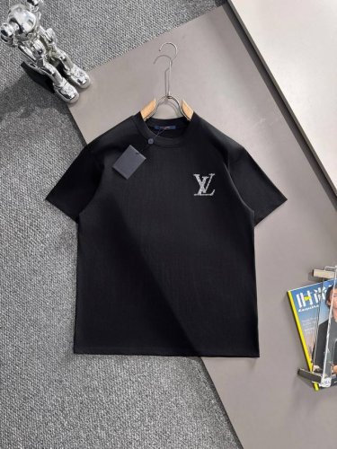 lv 驴家 2025新款 前后刺绣字母Logo 定制皮章 男女同款 短袖T恤 定制260克100％双纱纯棉面料 定染32支双股螺纹 领标吊牌主唛三标齐全 颜色：