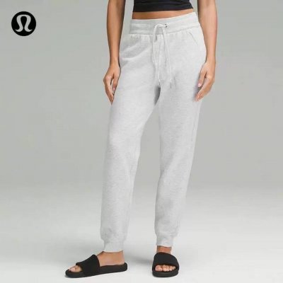 Lululemon 露露华棉运动长裤秋季公司订单货源！露露运动长裤 这款采用Schematech透气性强，适合各种环境，跑步时方便排汗，舒适质地轻盈，不易褪色、